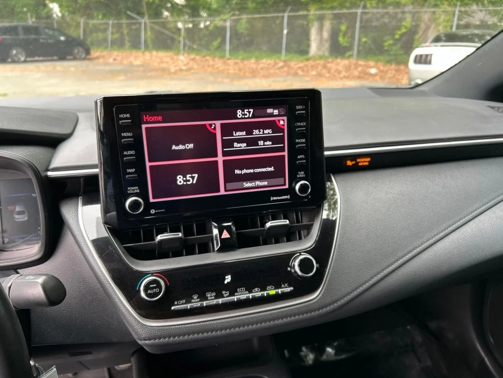 Used 2022 White Toyota SE image 16