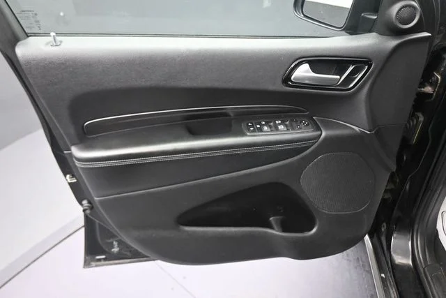 Used 2022 Black Dodge SXT image 28
