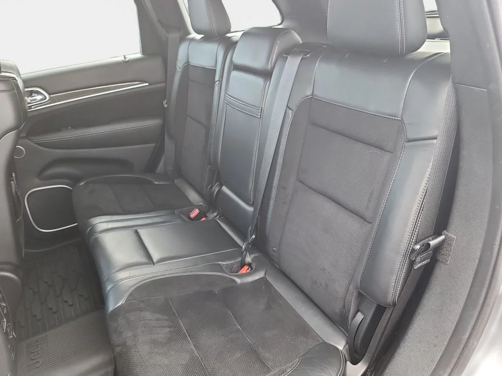 Used 2015 Silver Jeep SRT image 9