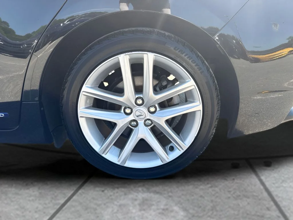 Used 2015 Black Lexus 200h image 31