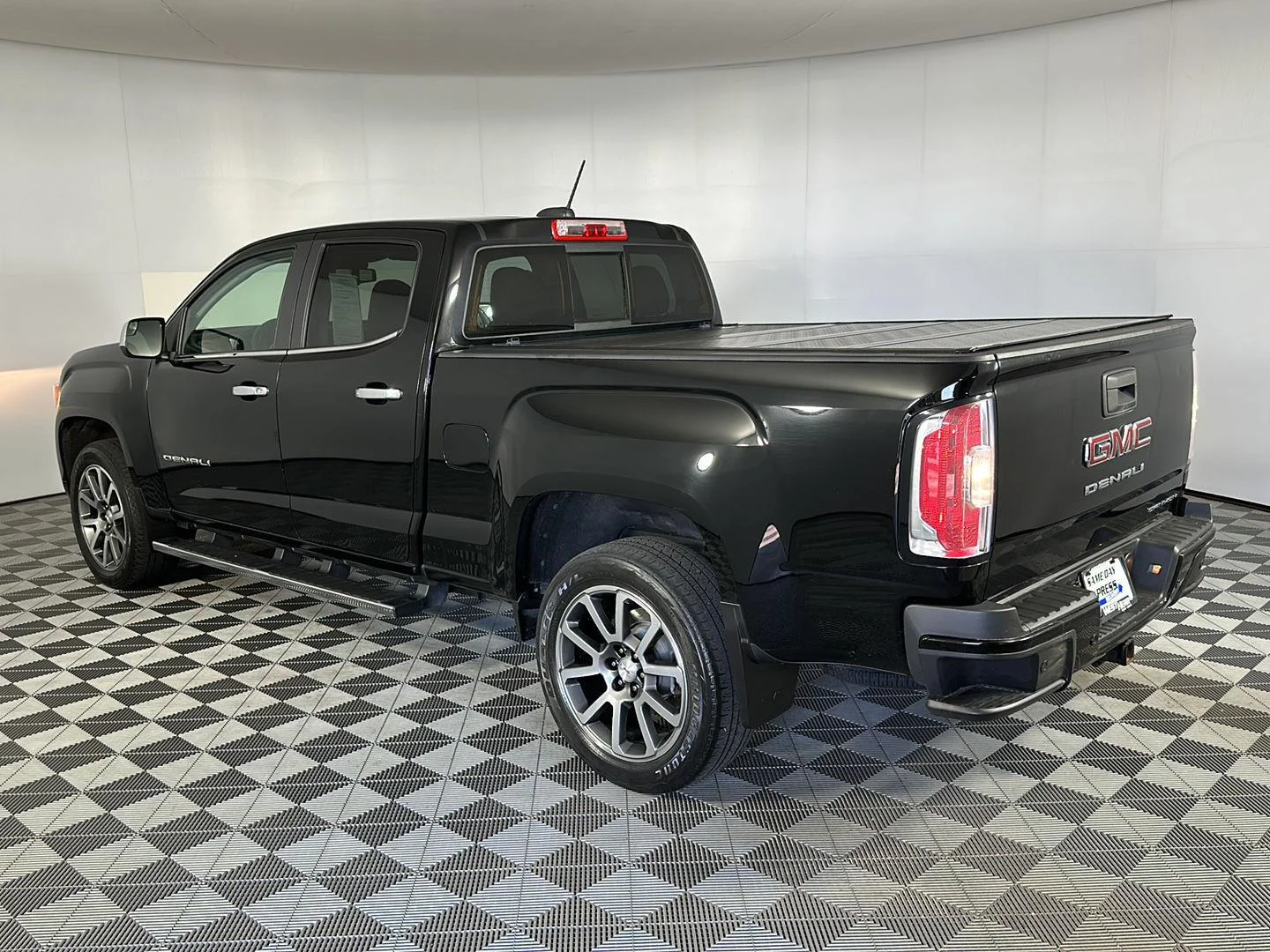 Used 2022 Onyx Black GMC 4WD Denali image 23