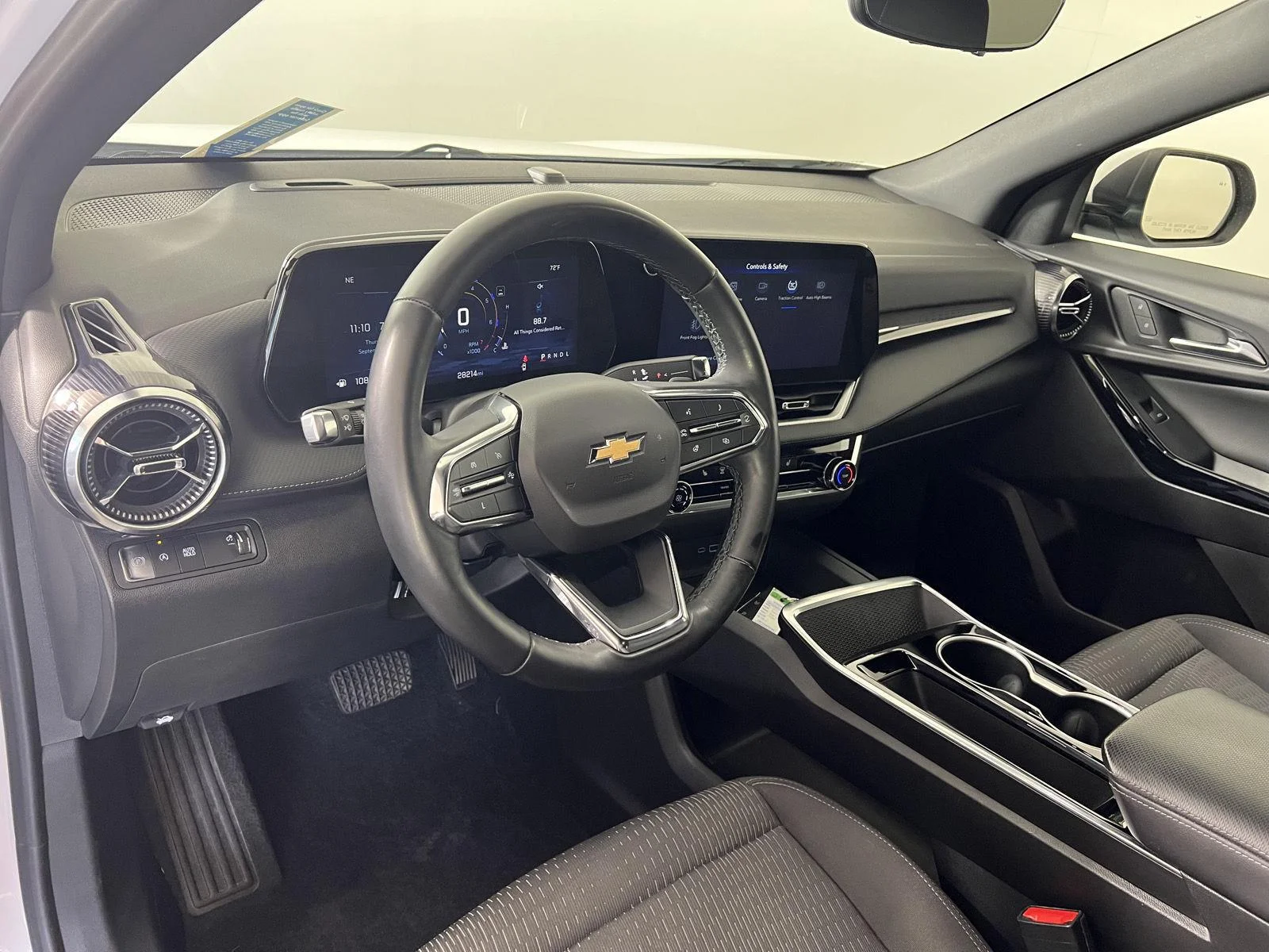 Used 2025 Summit White Chevrolet LT image 4