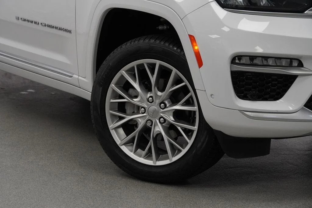 Certified Used 2022 White Jeep Summit image 4