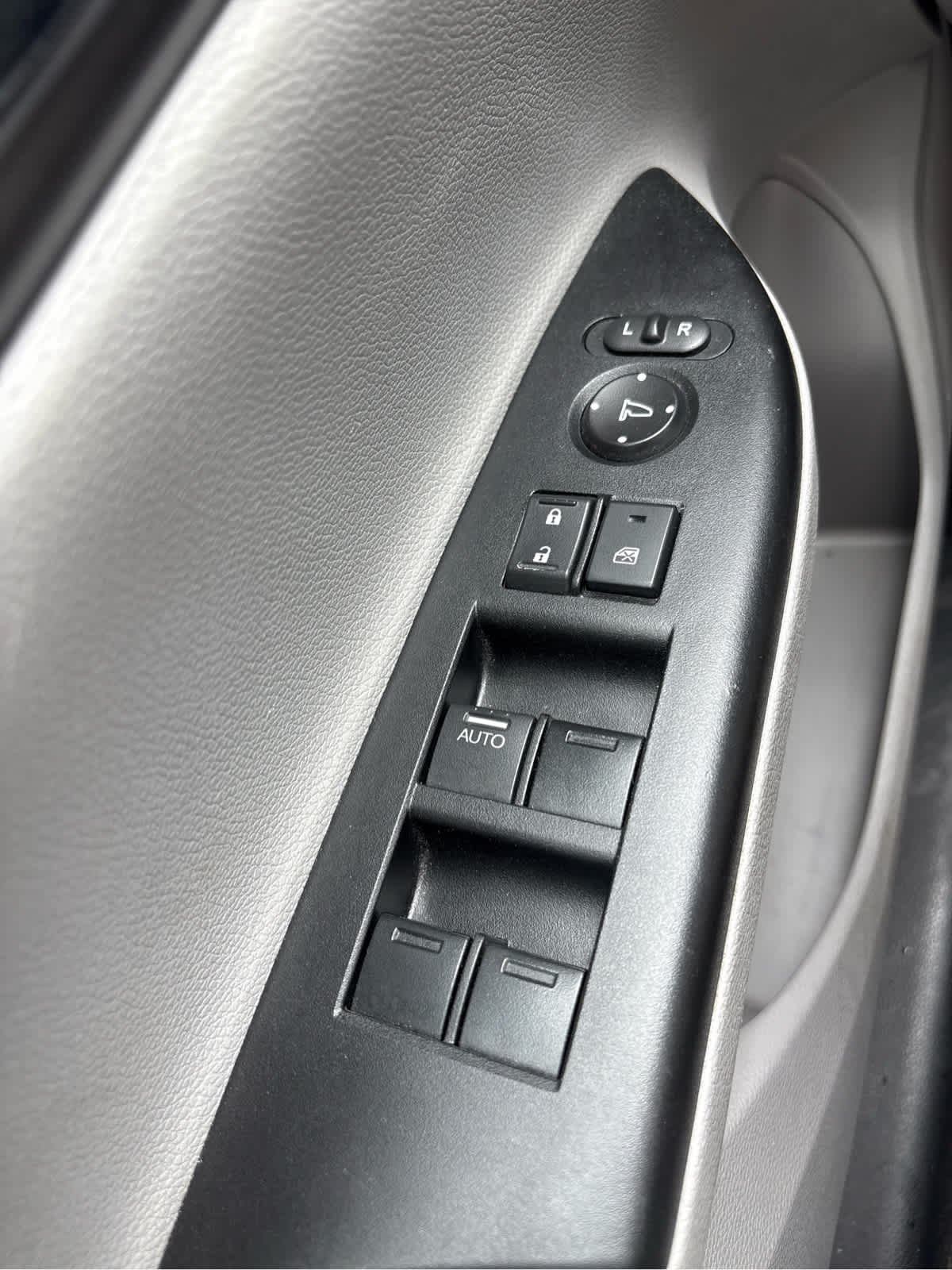 Used 2013  Honda LX image 11