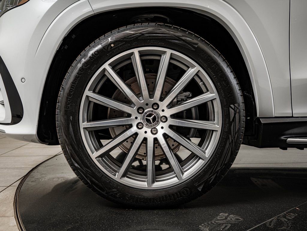 New 2026 MANUFAKTUR Moonlight White Metallic Mercedes-Benz GLS 580 image 14