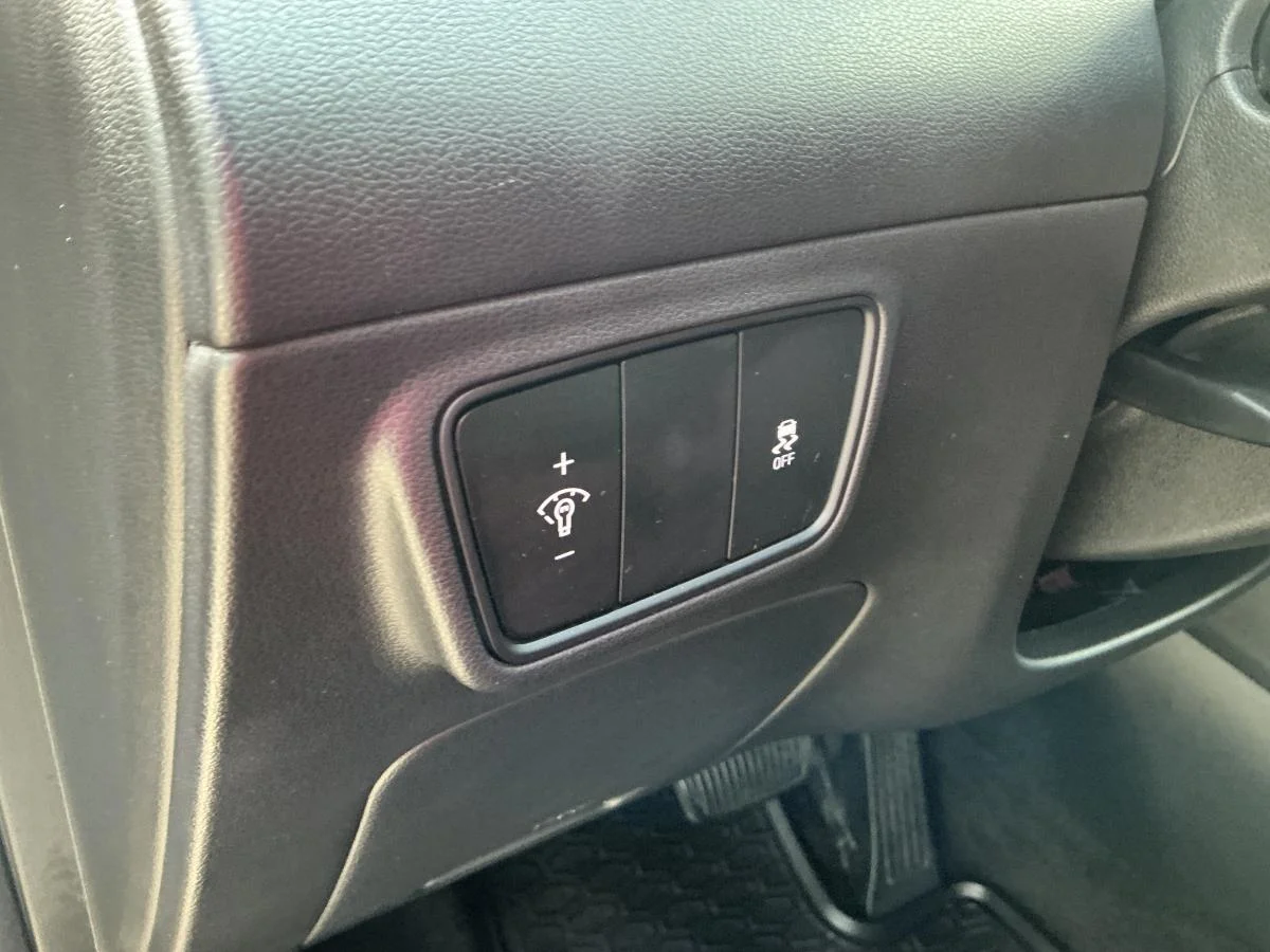 Used 2022 Red Hyundai Preferred image 18