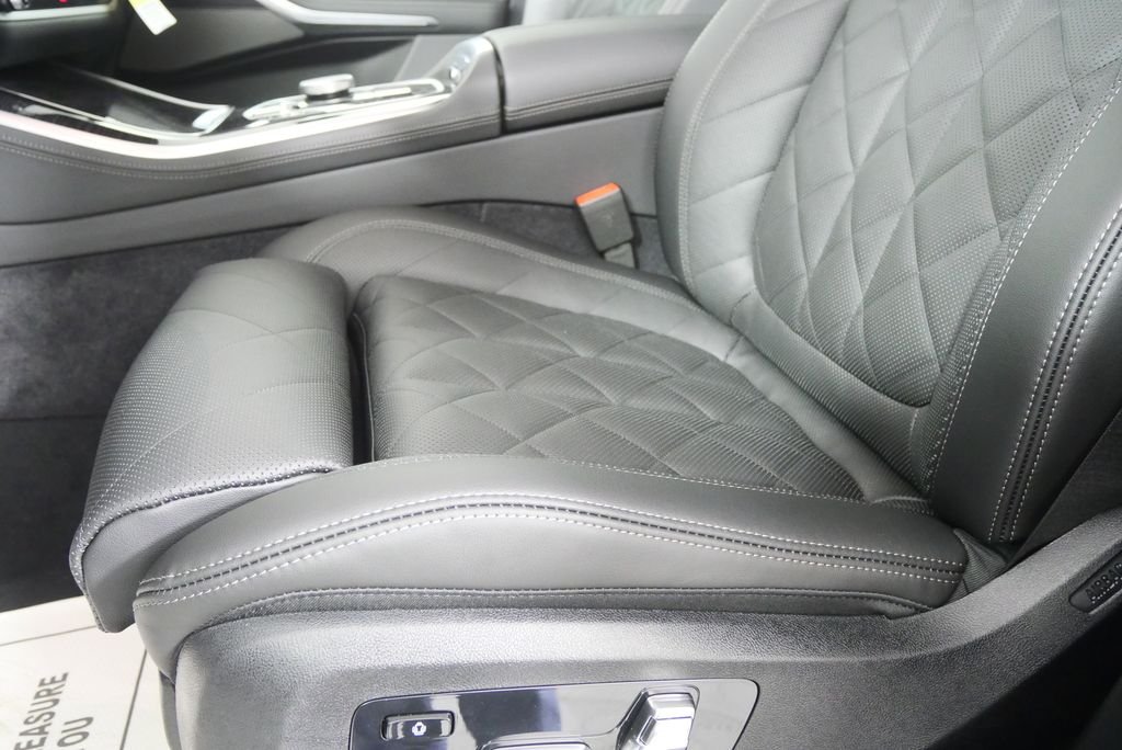New 2026 Manhattan Green Metallic BMW sDrive40i image 9