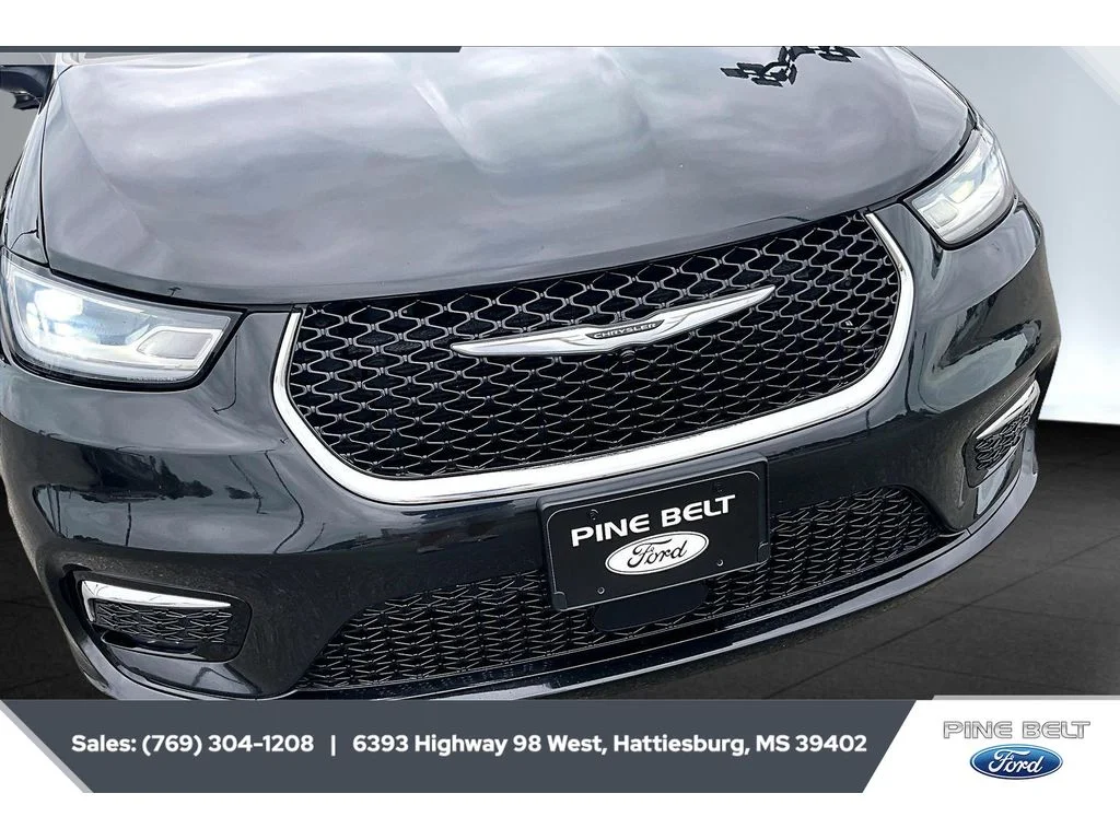 Used 2023 Brilliant Black Crystal Pearlcoat Chrysler Touring L image 12