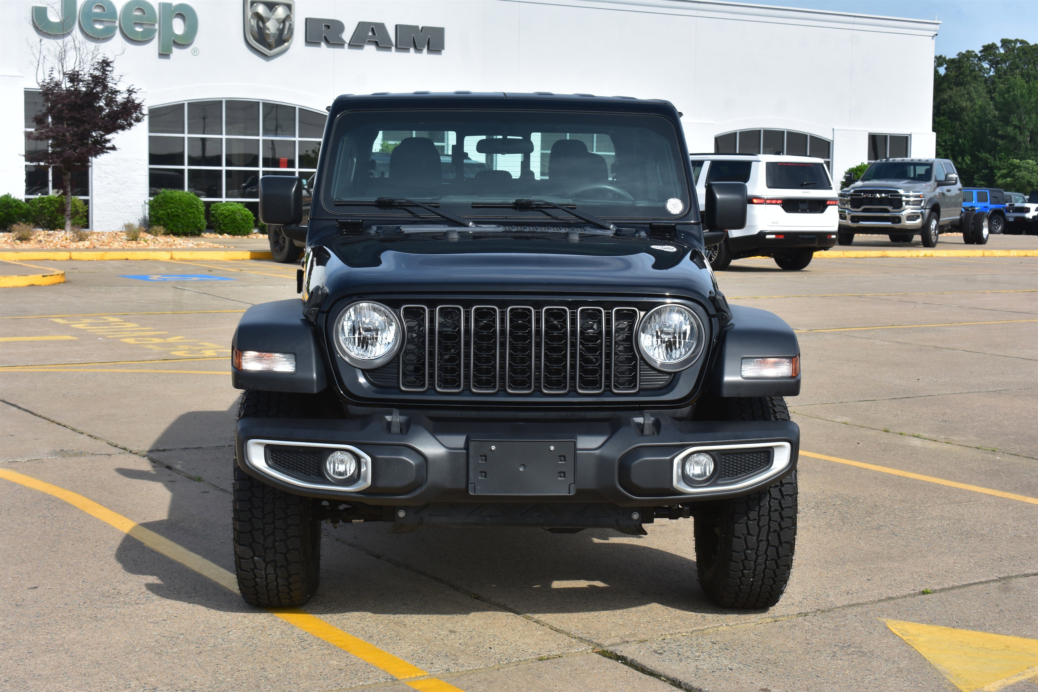 Used 2024 Jeep Gladiator Sport with VIN 1C6HJTAG0RL106982 for sale in Little Rock