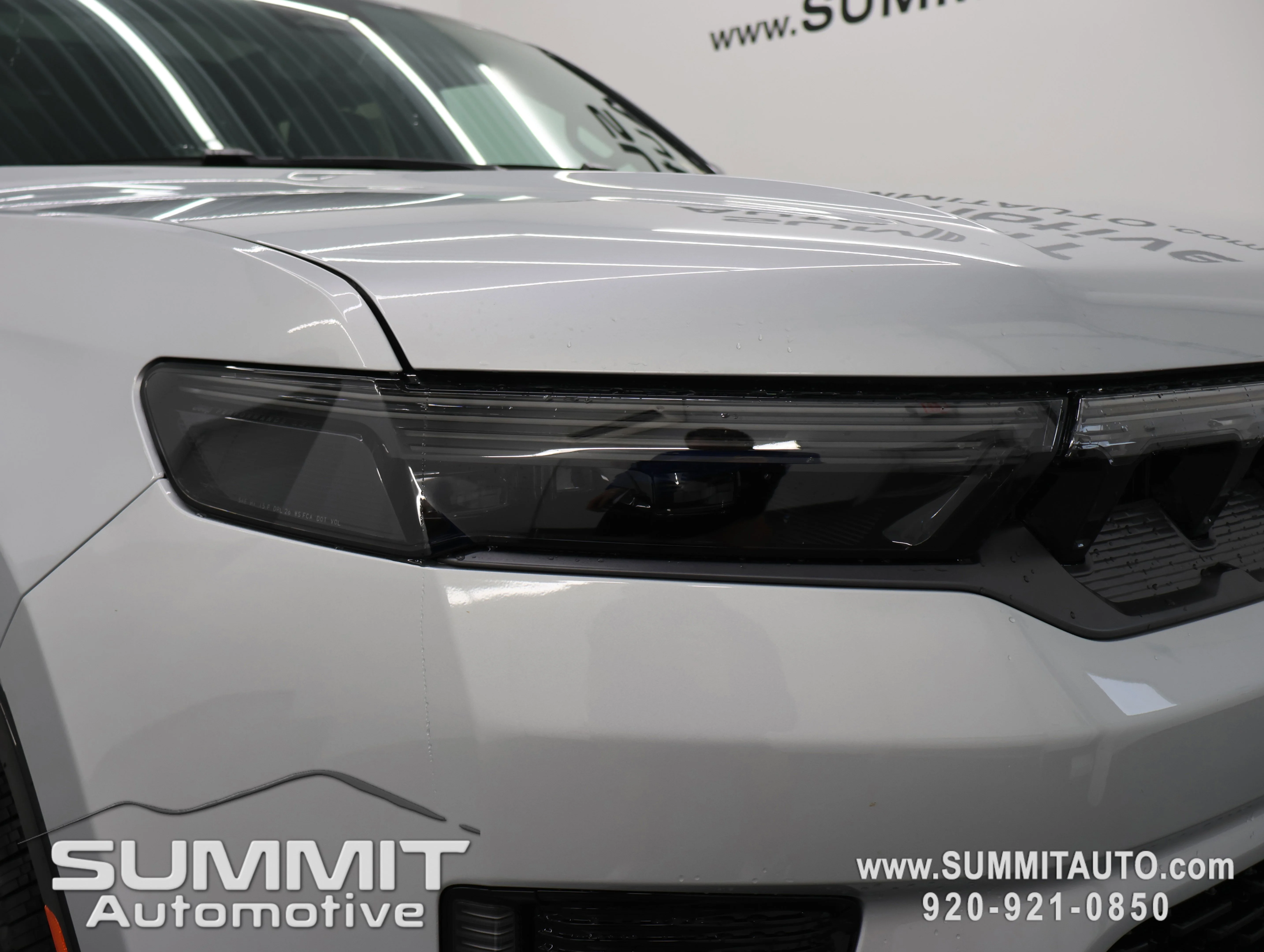 New 2026 Silver-Zynith Exterior Paint Jeep Summit Obsidian image 27