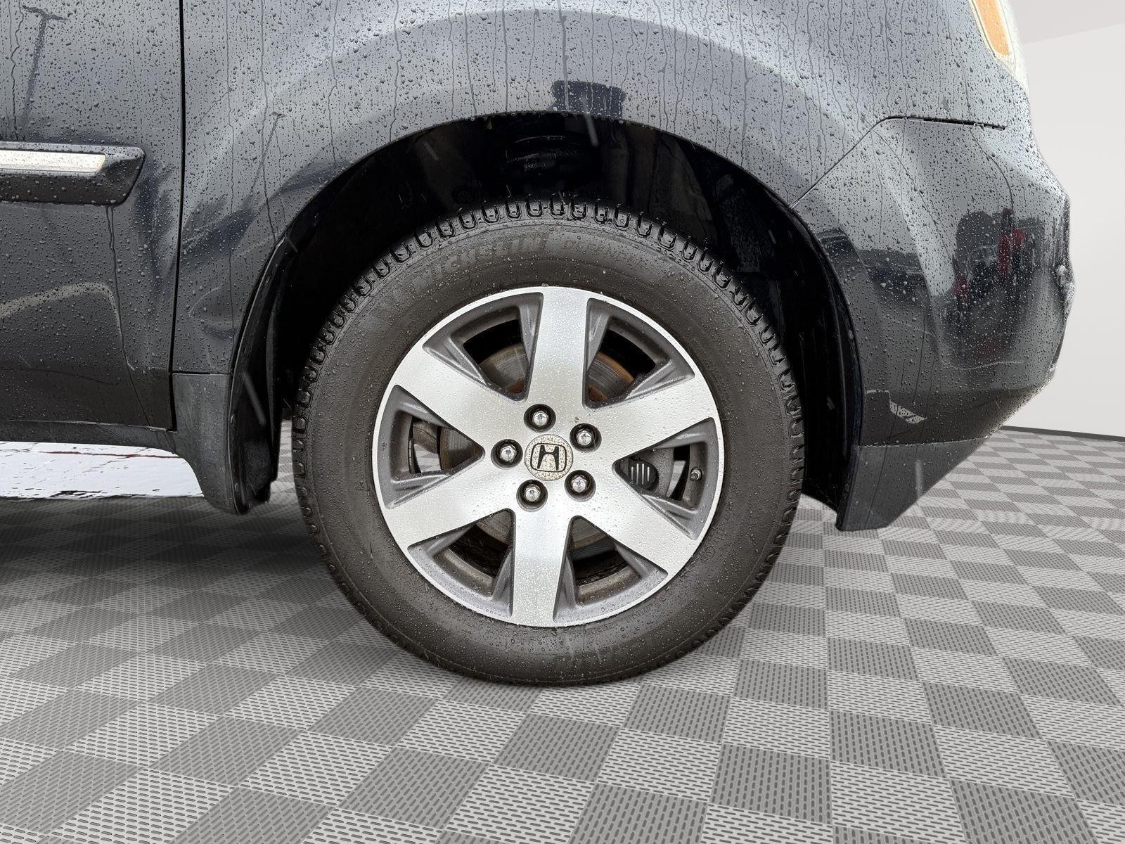 Used 2012 Crystal Black Pearl Honda Touring image 11