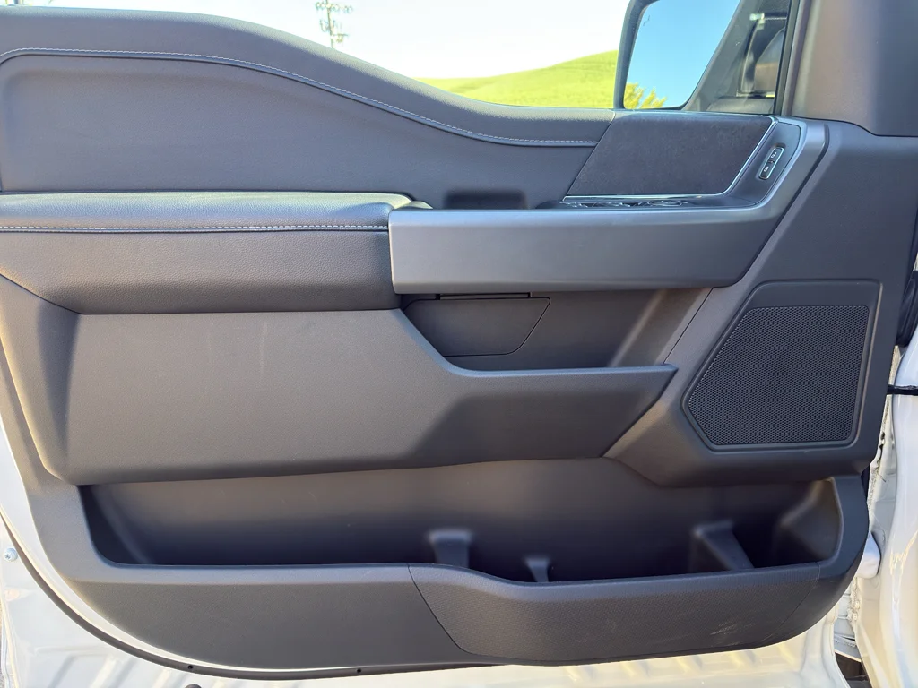 Used 2025 Oxford White Ford XLT image 15