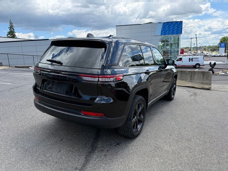 Used 2024 Black Jeep Altitude image 8