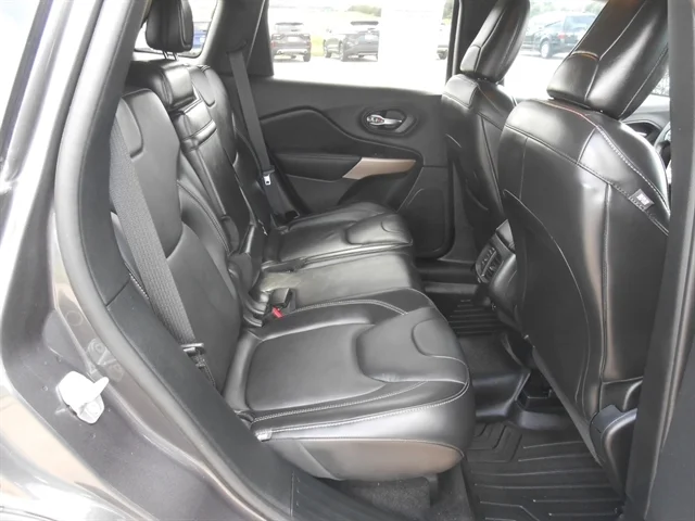 Used 2018 Granite Crystal Clearcoat Metallic JEEP Limited image 6