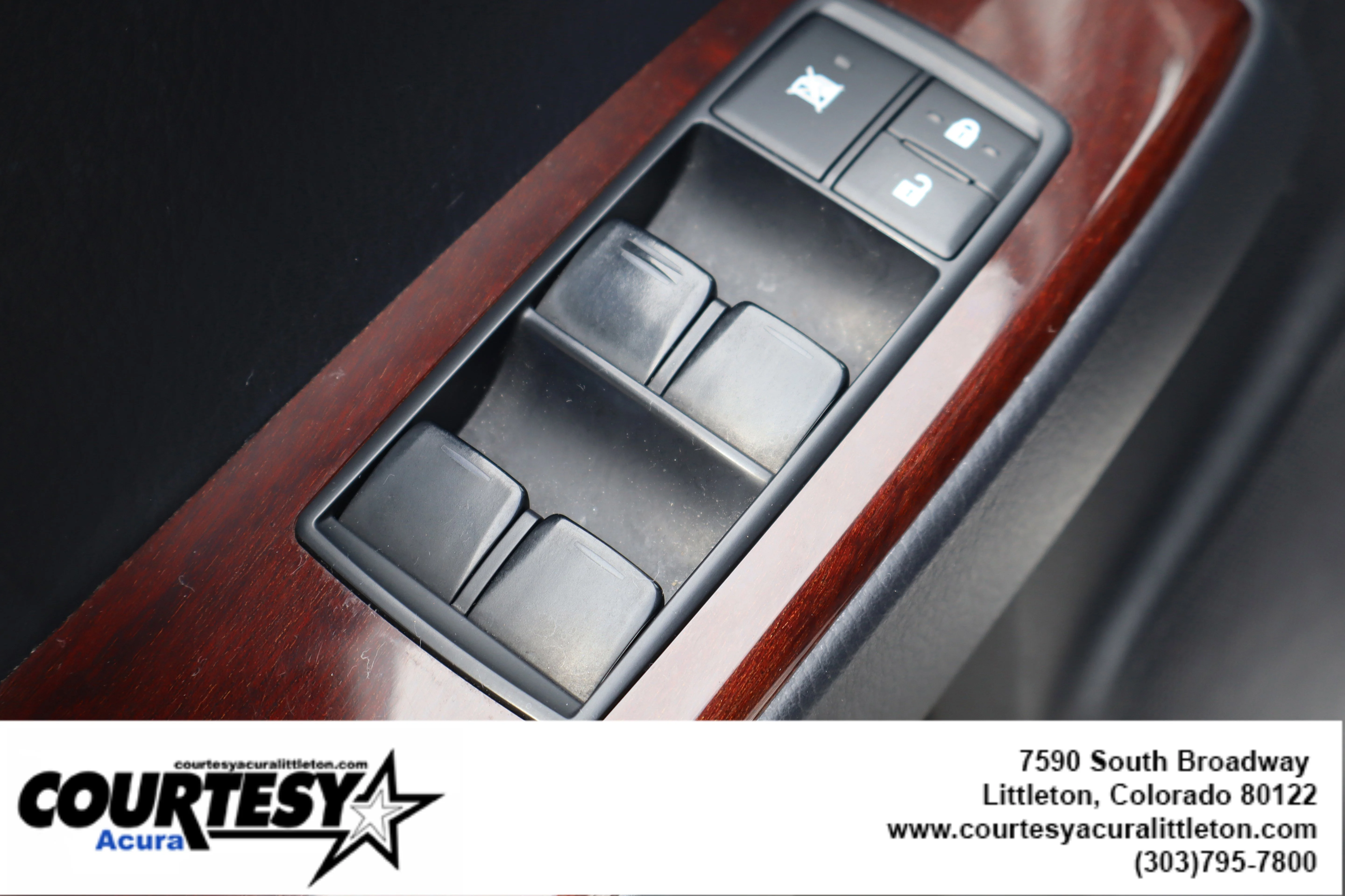 Used 2016  Lexus  image 24