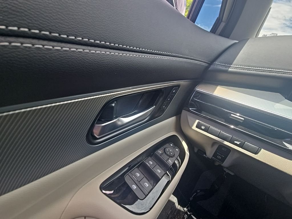 Used 2026 Gold Nissan SL image 22