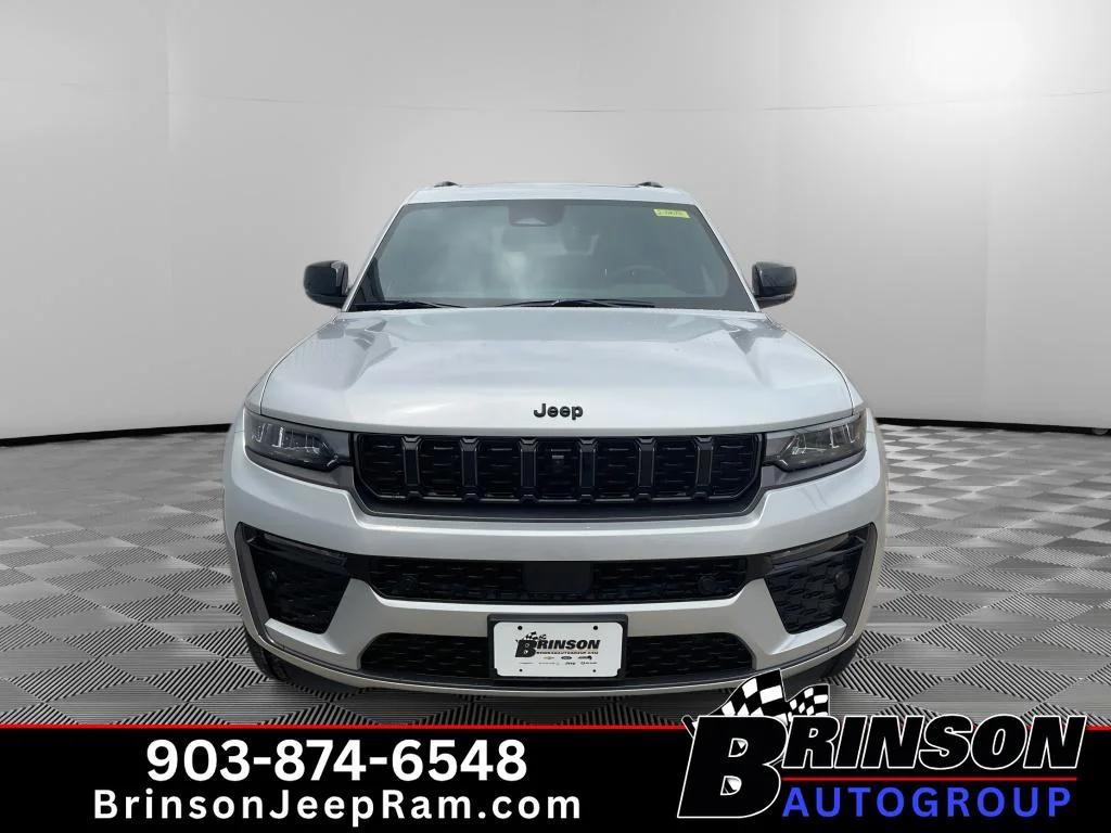 New 2026 Silver Zynith Exterior Paint Jeep Limited Reserve image 2