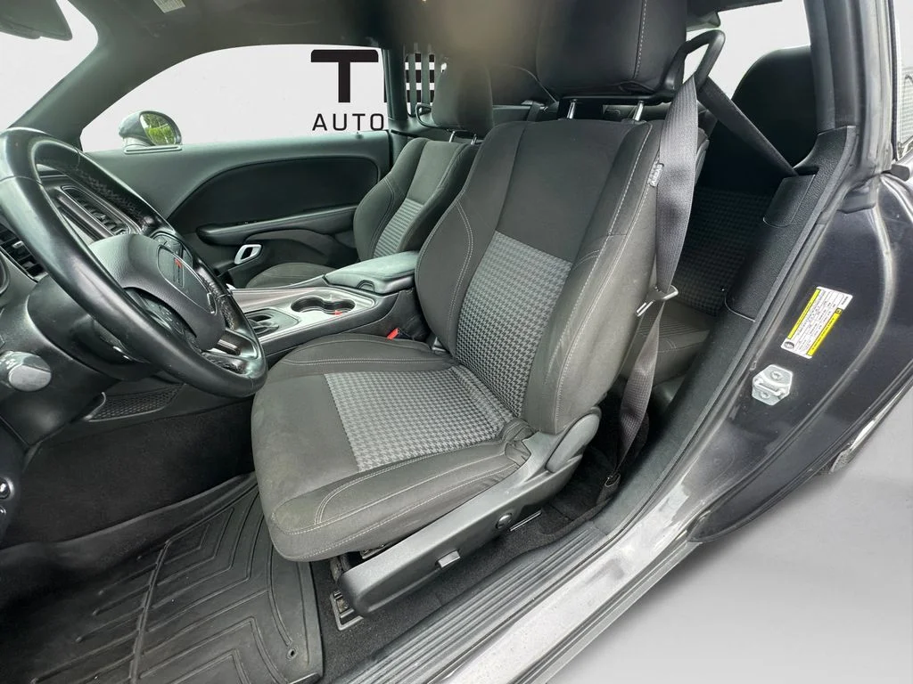 Used 2023 Gray Dodge SXT image 23