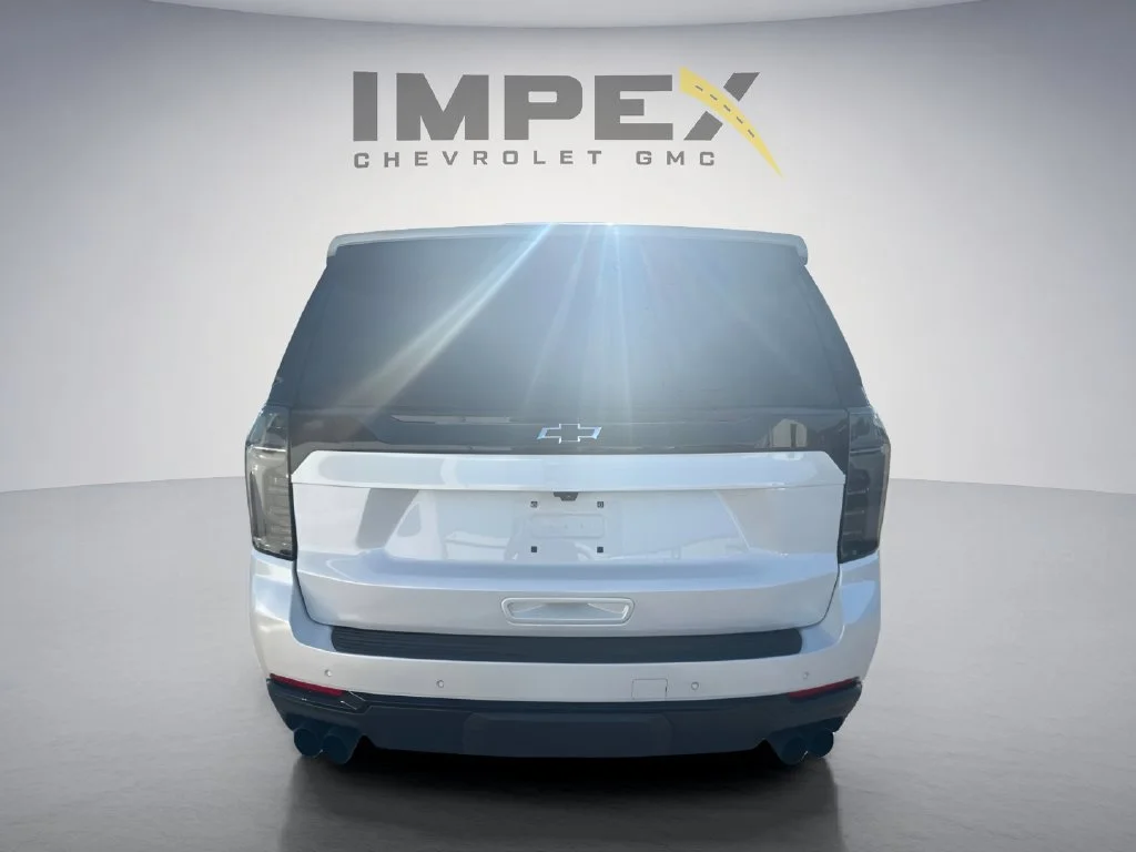 Used 2025 Iridescent Pearl Tricoat Chevrolet RST image 4