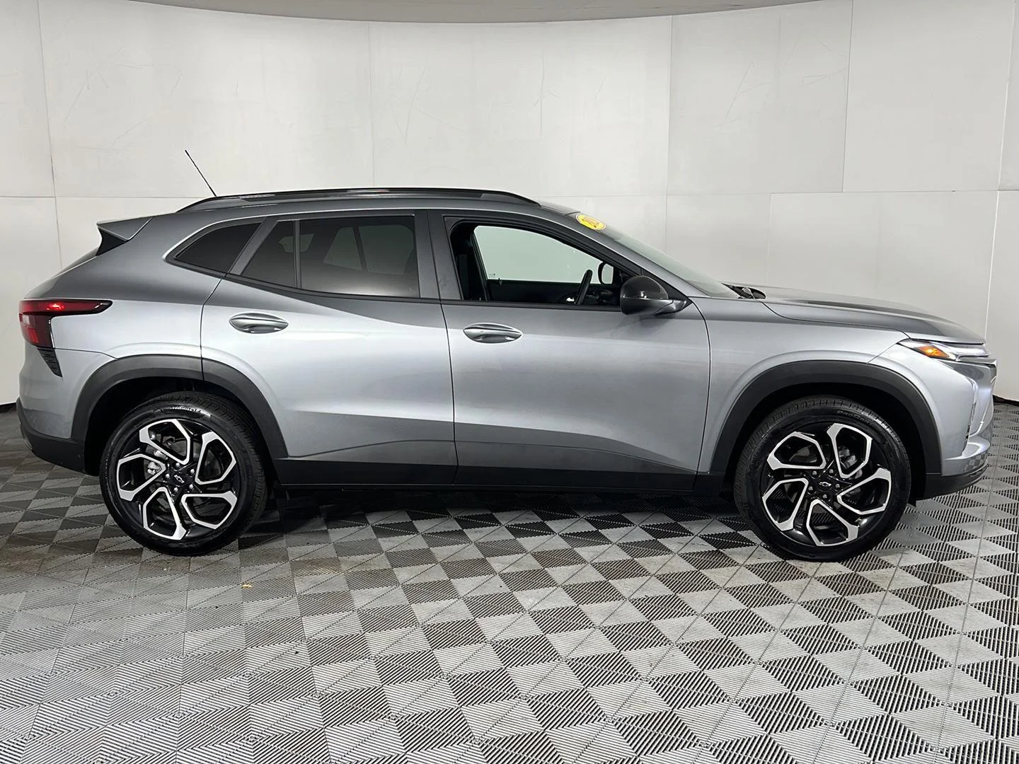 New 2026 Sterling Gray Metallic Chevrolet 2RS image 3