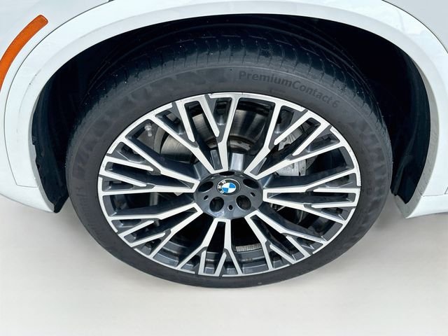 Used 2024 White BMW sDrive40i image 35
