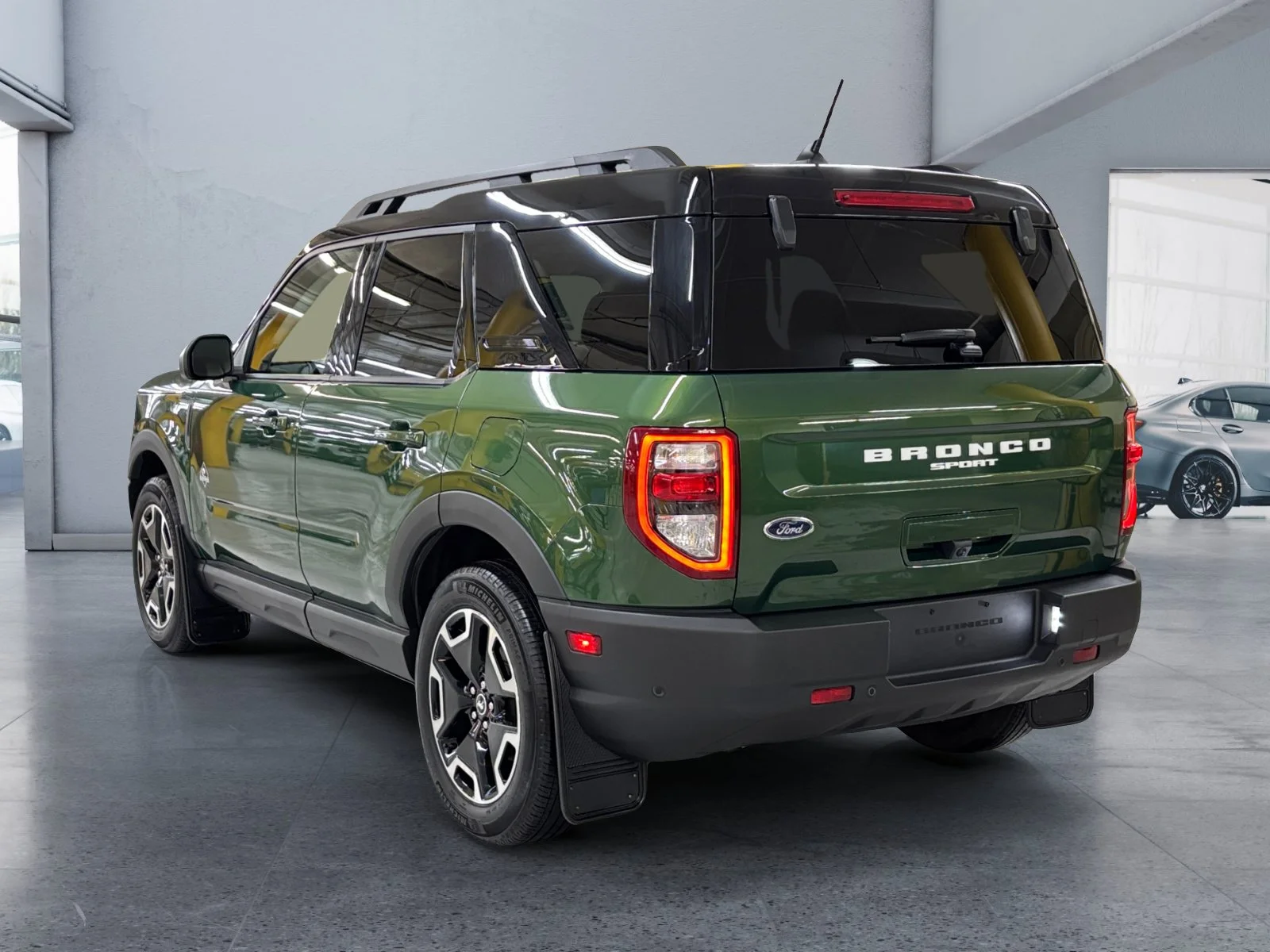 Used 2024 Green Ford Outer Banks image 3