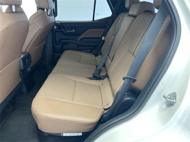 Certified Used 2025 WIND CHILL PEARL Toyota  image 32