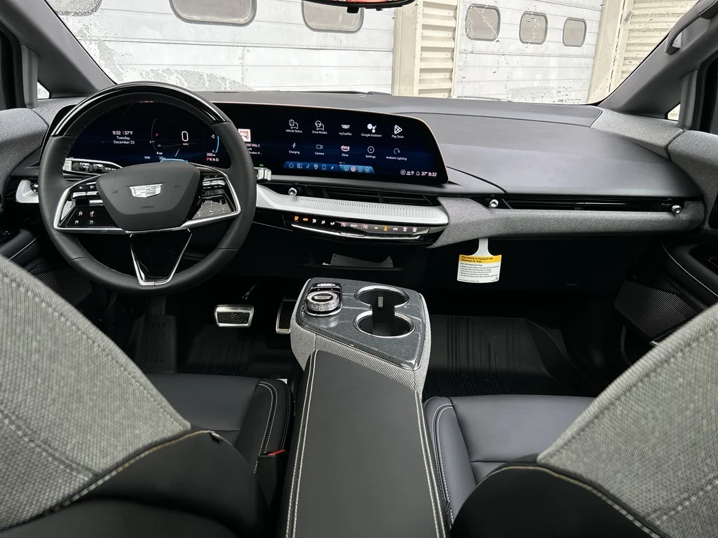 2025 Cadillac OPTIQ Sport 1 - Photo 13