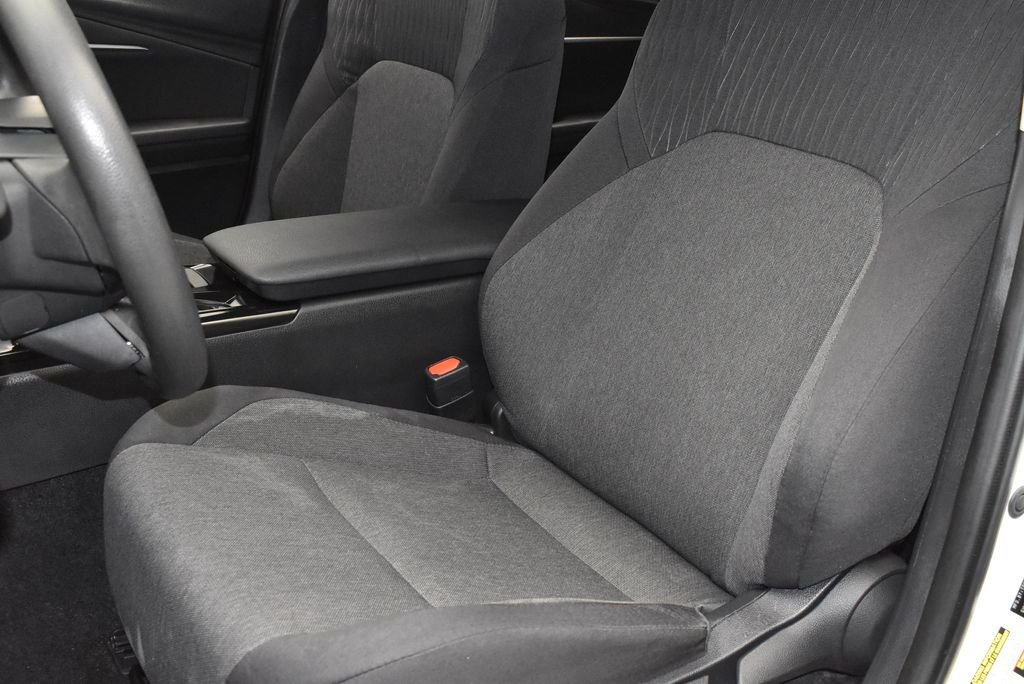 Used 2025 White Toyota LE image 13