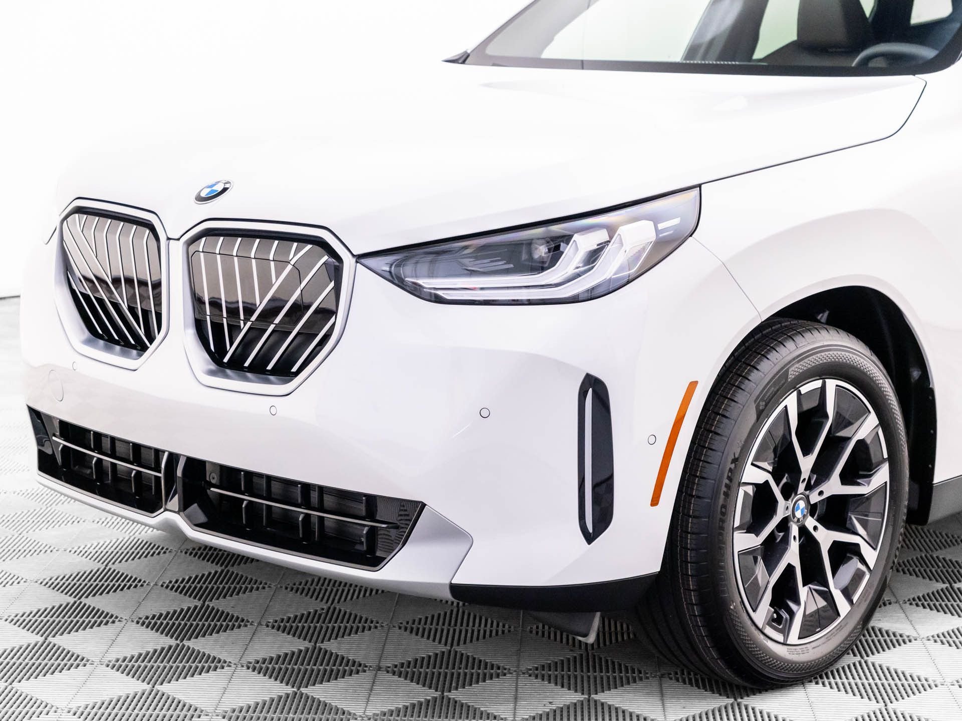 New 2026 Mineral White Metallic BMW 30 xDrive image 34