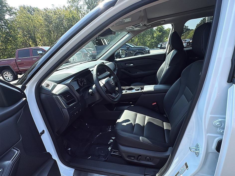 Used 2026 Everest White Pearl Tricoat Nissan Dark Armor image 46