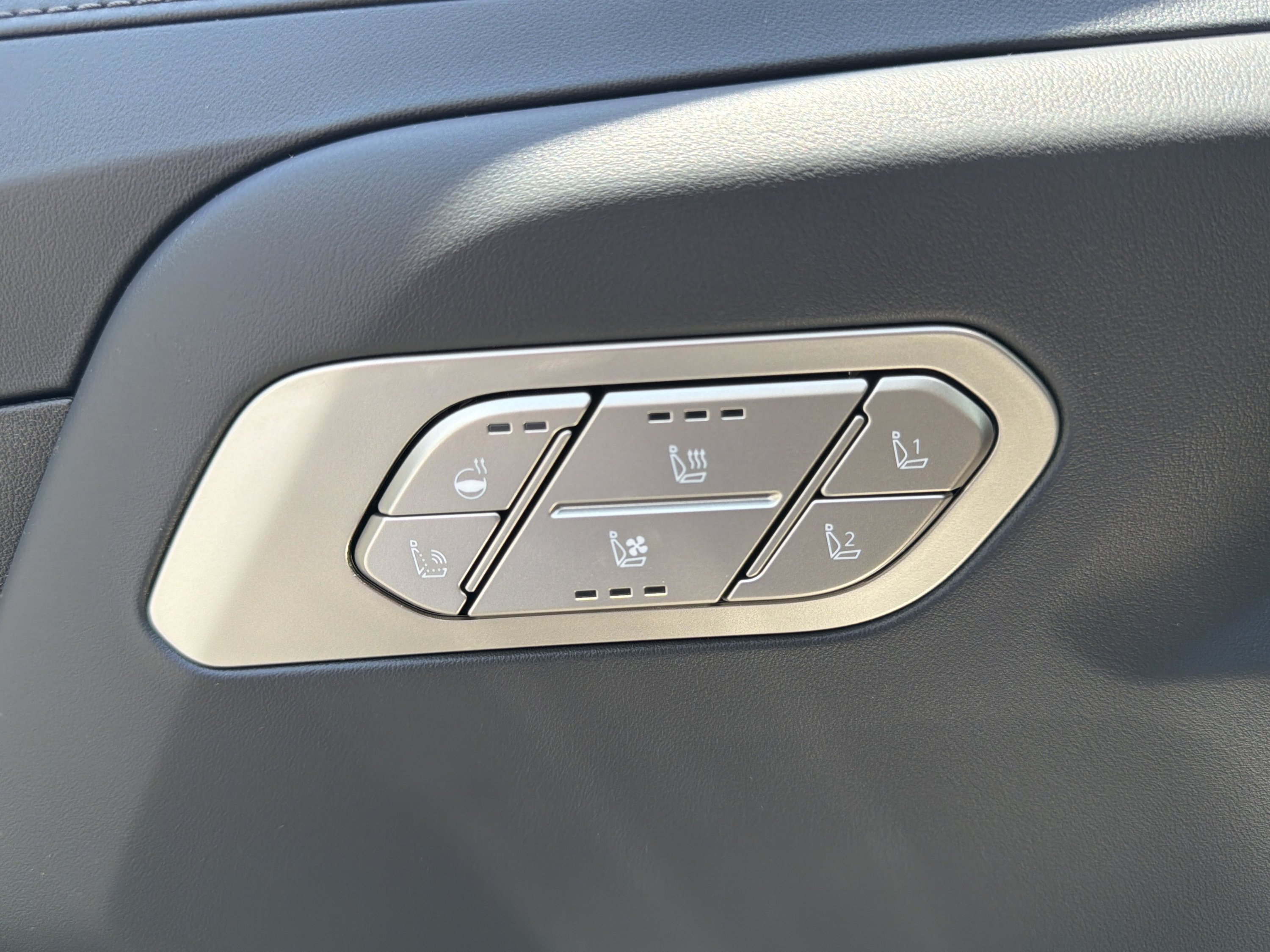 New 2027 Glacial White Pearl Kia SX Prestige image 21