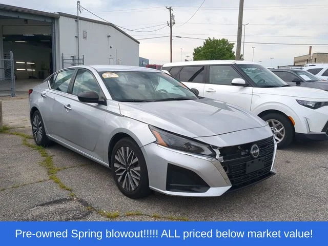 Used 2024 Silver Nissan 2.5 SV image 5