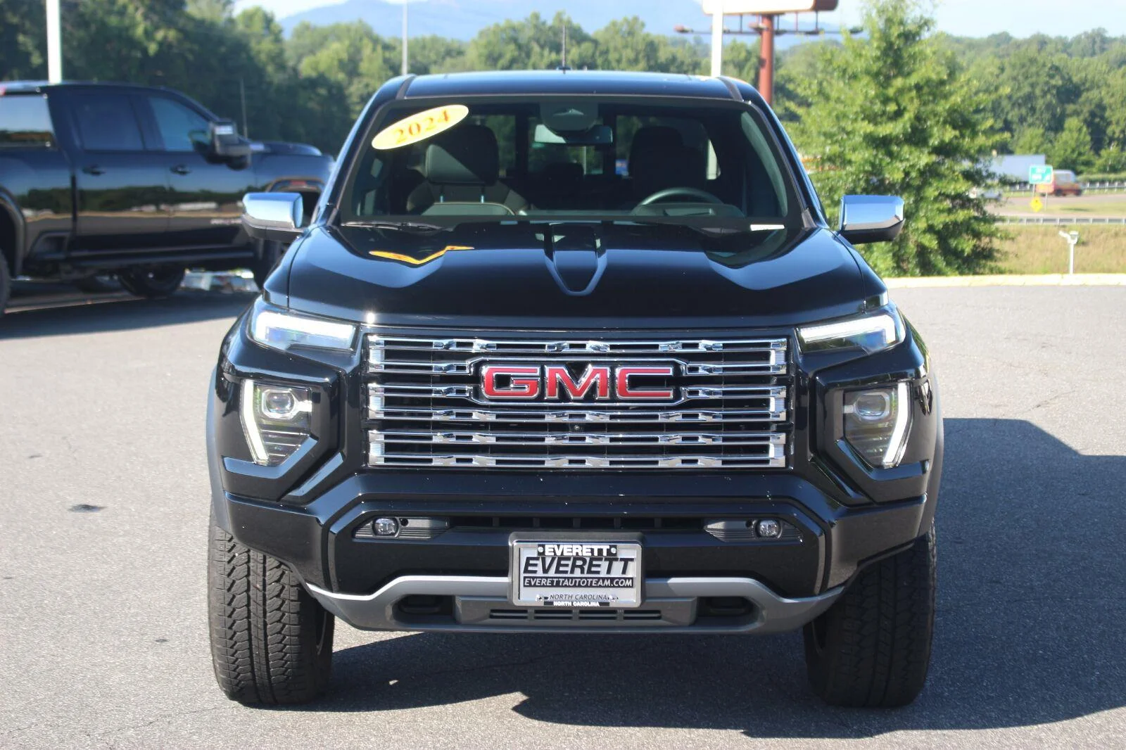 Used 2024 Onyx Black GMC Denali image 2