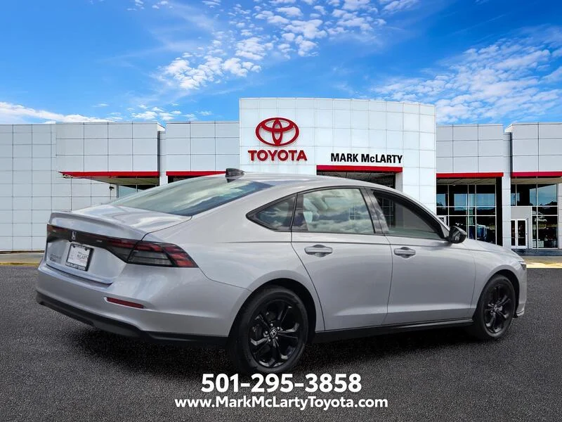 Used 2025 Solar Silver Metallic Honda SE CVT image 5