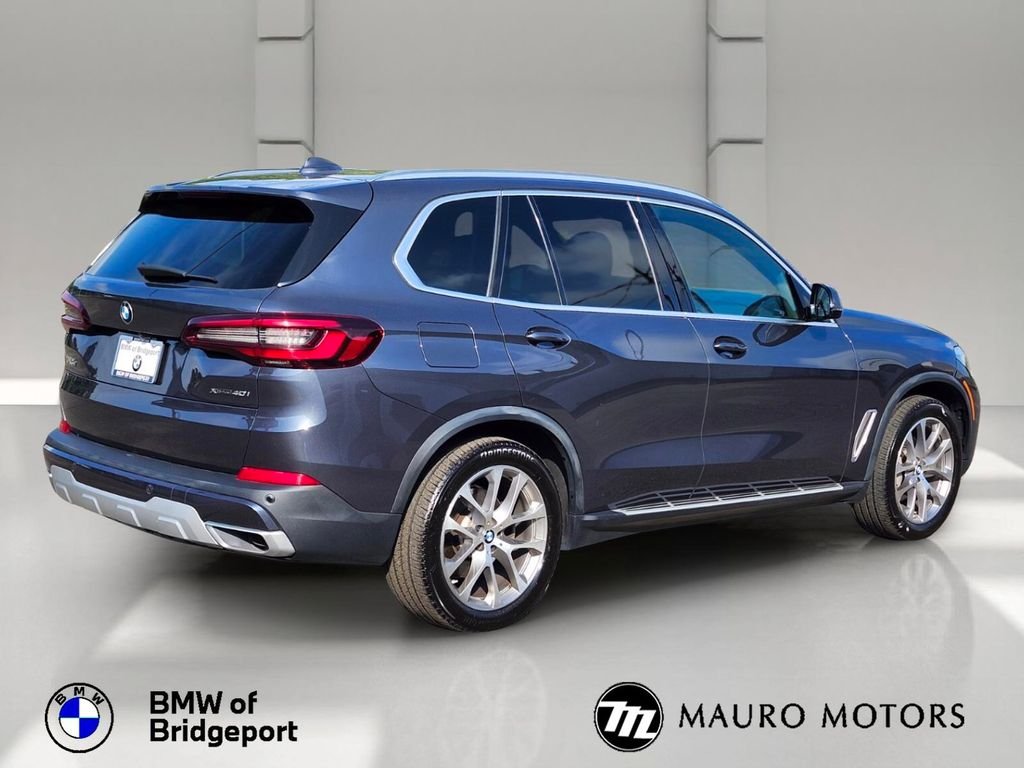 Used 2021 Gray BMW xDrive40i image 6