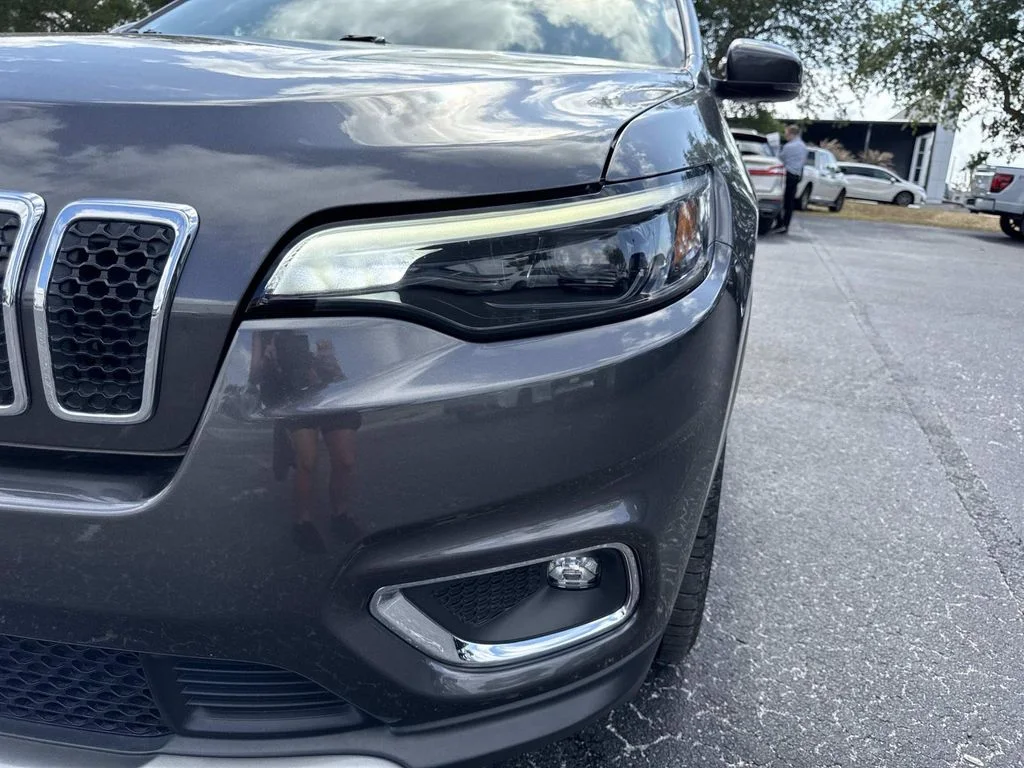 Certified Used 2019 Crystal Metallic Jeep Limited image 10