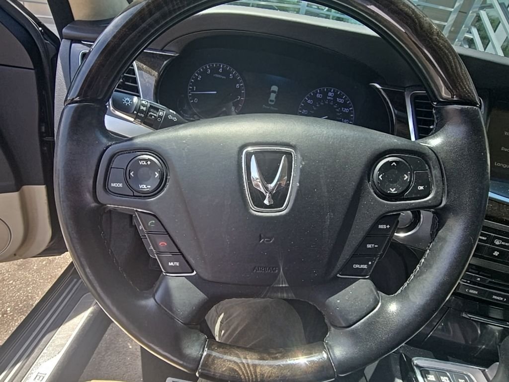 2016 Hyundai Equus Signature's photo