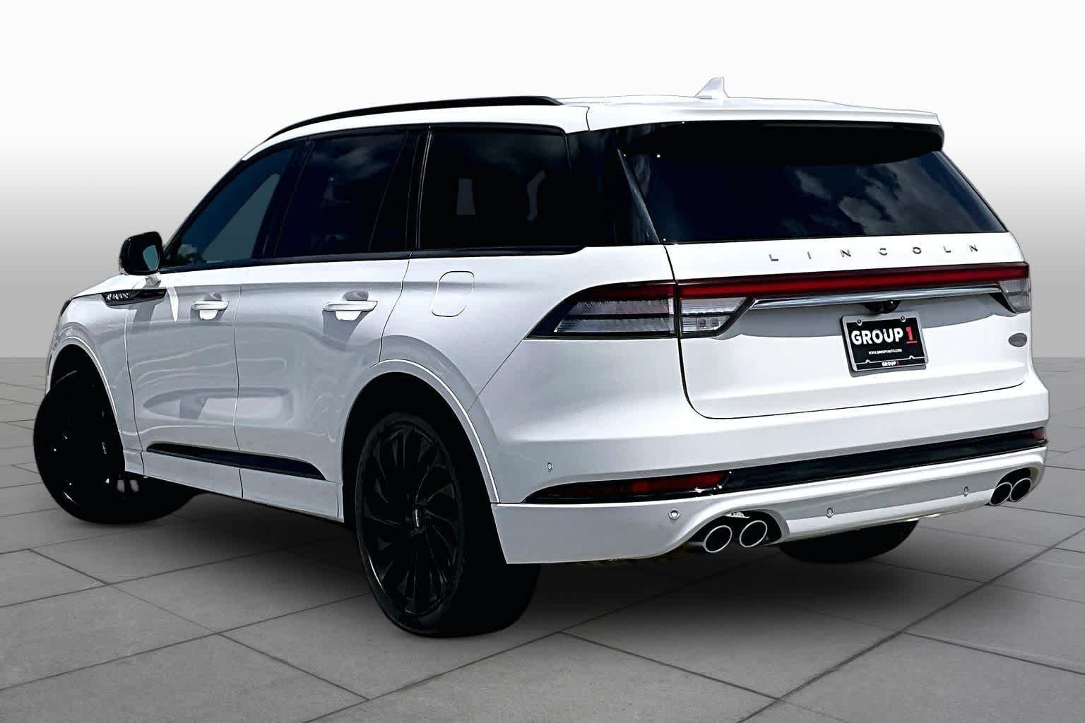 Used 2023 Pristine White Lincoln Reserve image 12