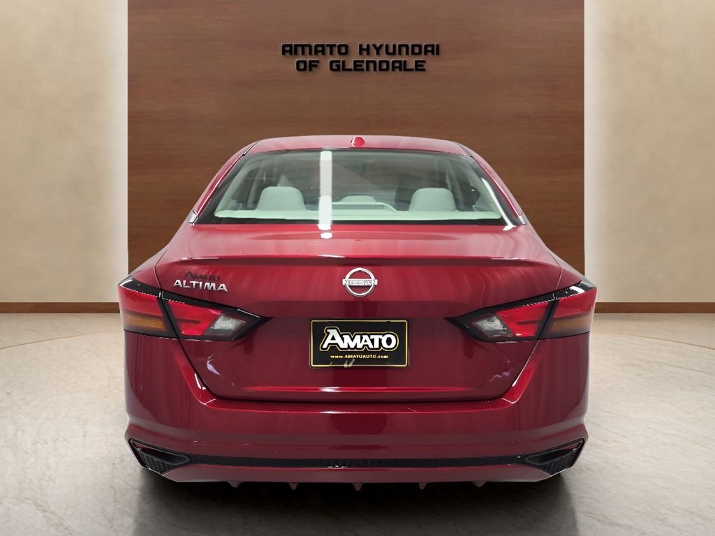 Used 2025 Red Nissan 2.5 SV image 5