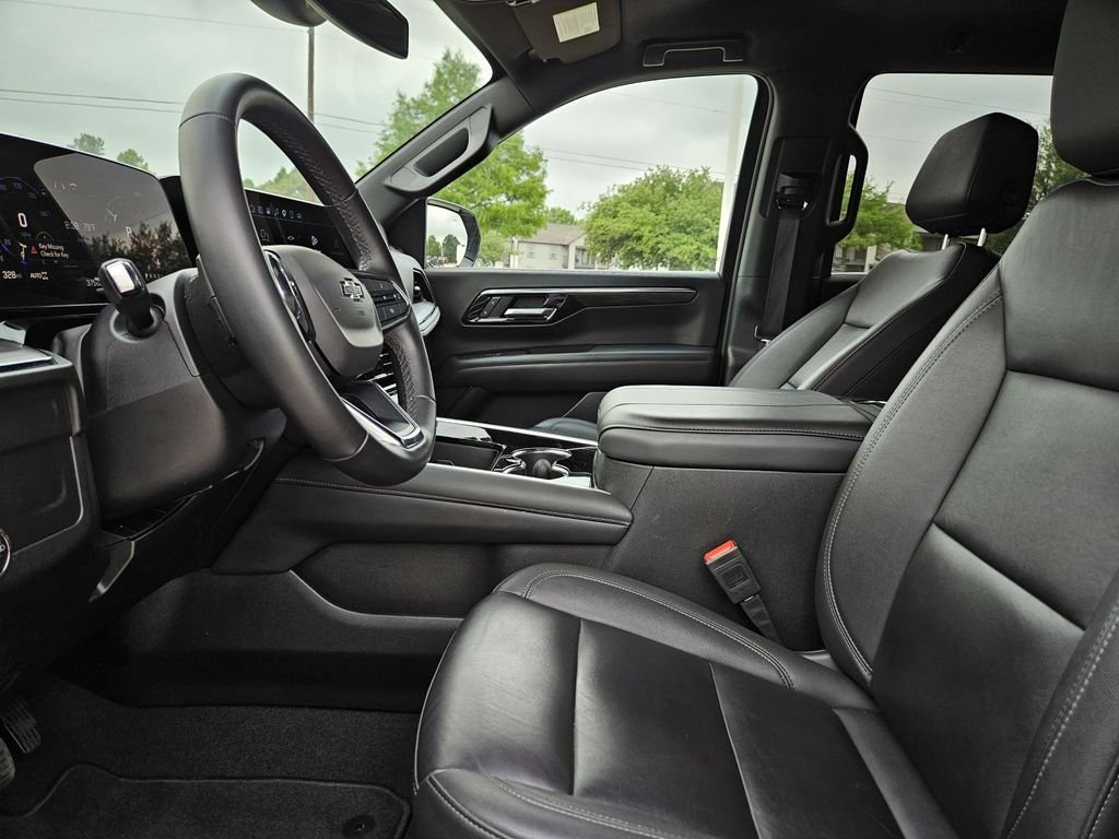 Used 2025 Black Chevrolet Z71 image 13