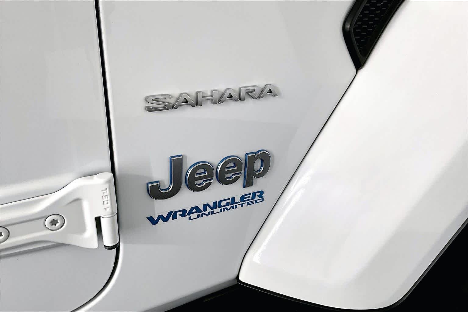 Used 2022 Bright White Clearcoat Jeep Unlimited Sahara image 29