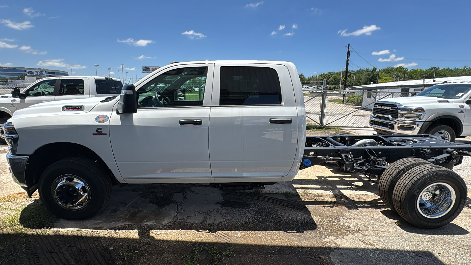 New 2026 Bright White Clear-Coat Exterior Paint RAM Tradesman image 8