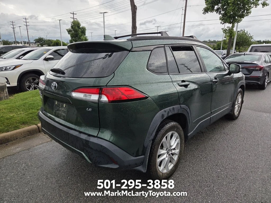 Used 2022  Toyota LE image 9