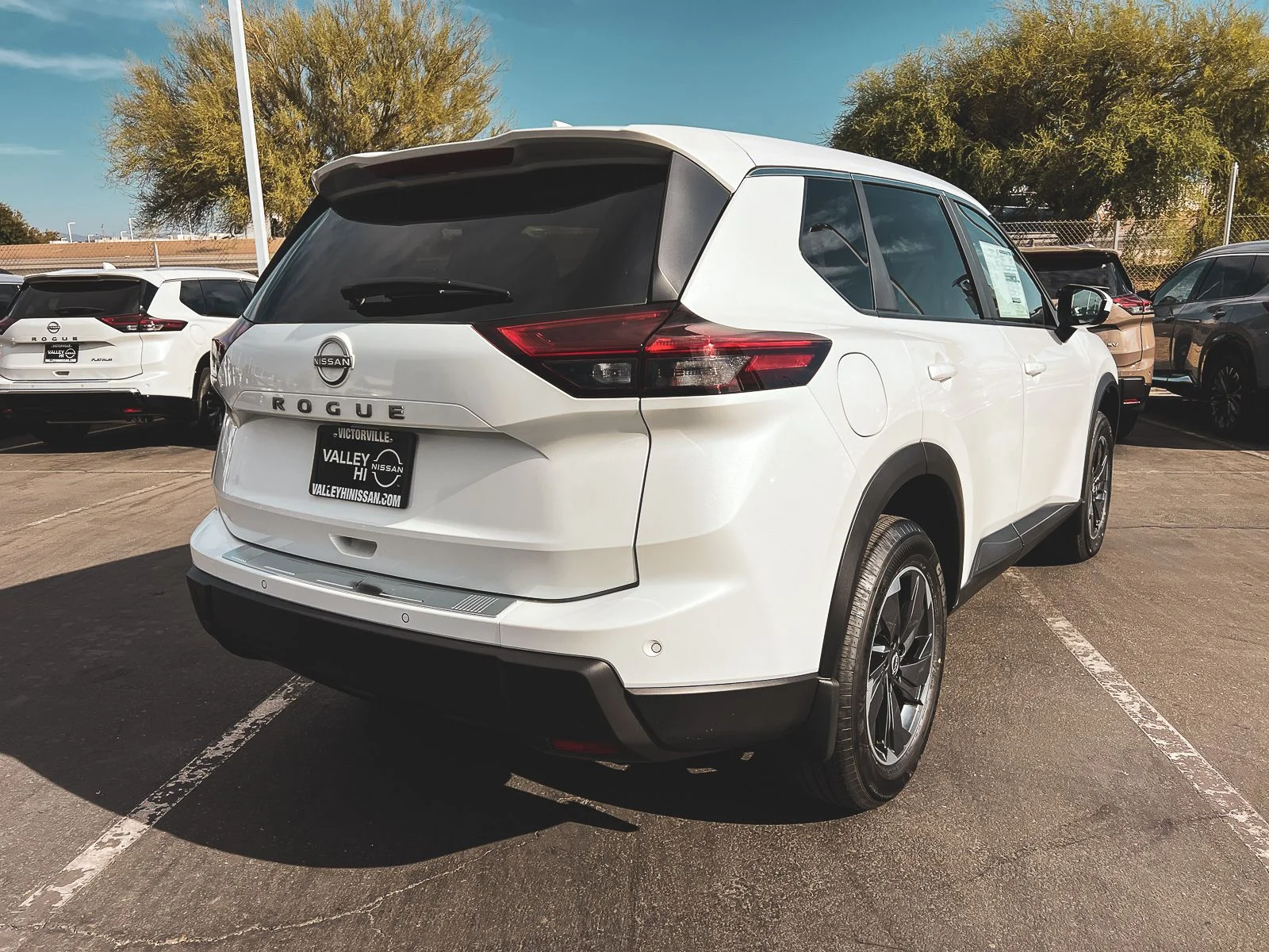 2026 Nissan Rogue Dark Armor - Photo 10