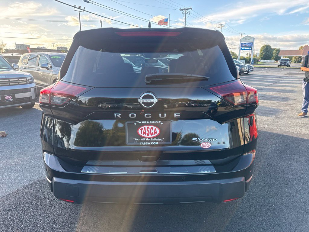 2024 Nissan Rogue SV - Photo 6