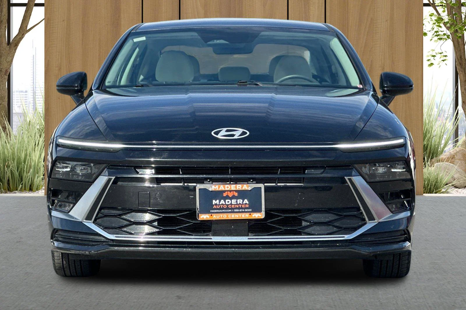 Used 2025 Black Hyundai SEL image 9