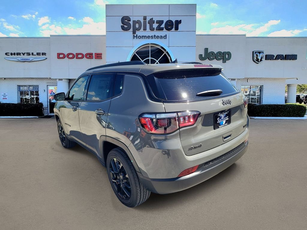 New 2026 Sting-Gray Clearcoat Jeep Latitude image 3