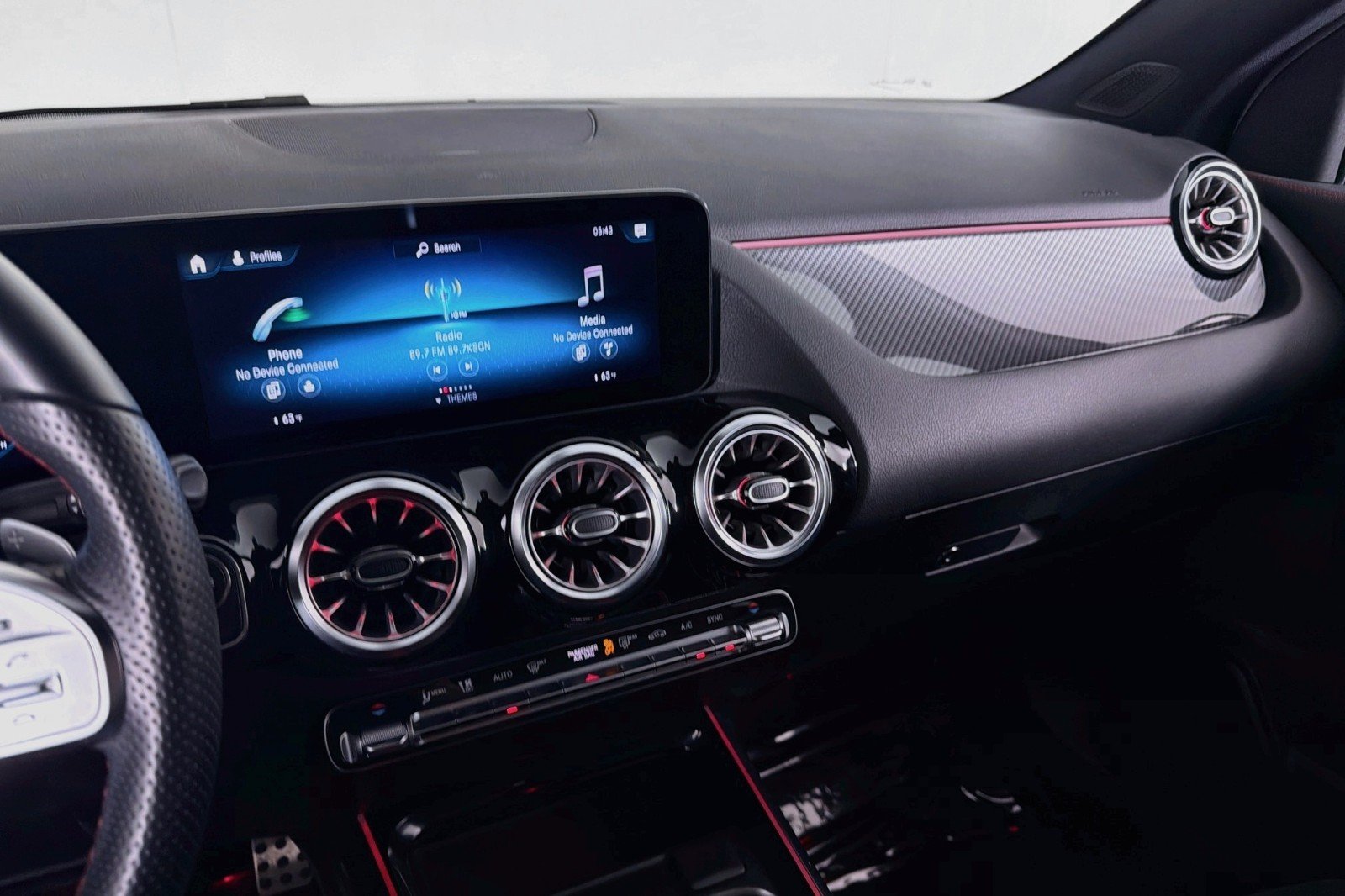 Used 2022 Digital White Metallic Mercedes-Benz 250 image 19