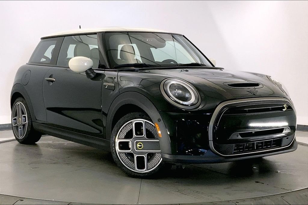 2024 MINI Hardtop Cooper SE's photo
